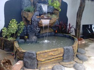 Kolam Ikan Depan Rumah Gaya Tebing