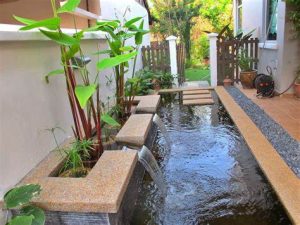 Kolam Ikan Depan Rumah Model Selokan